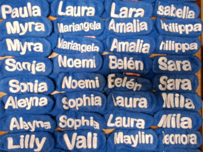 Blaue Kuschelsocken mit weißen Namen, handgefertigte ABS-Beschichtung, Anti-Rutsch-Socken für Tanzgarden